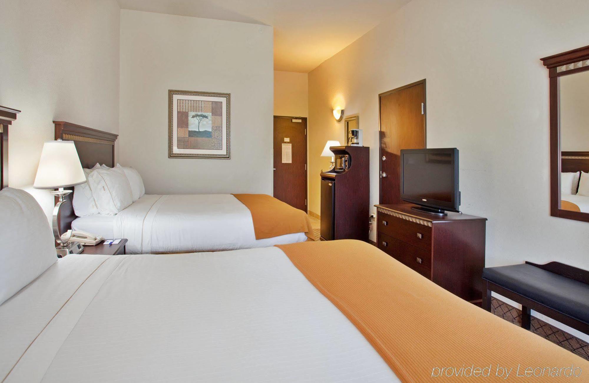 Holiday Inn Express Hotel & Suites Mcpherson By Ihg Zimmer foto