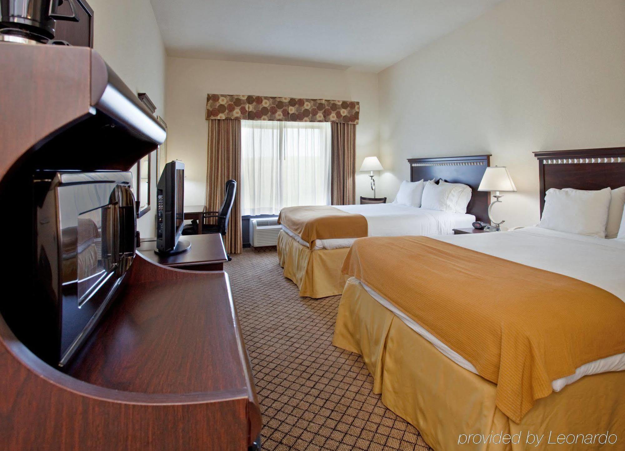Holiday Inn Express Hotel & Suites Mcpherson By Ihg Zimmer foto