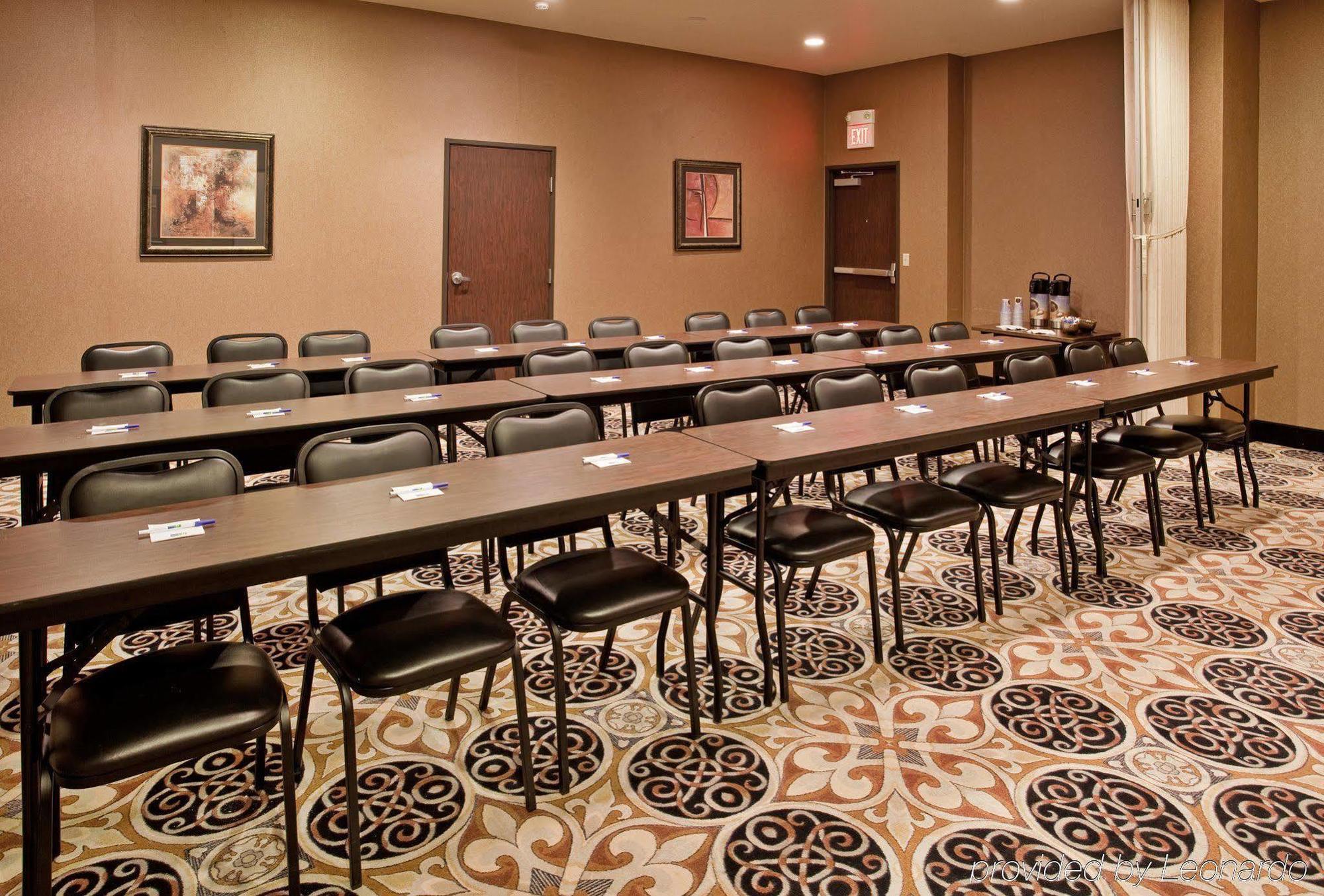 Holiday Inn Express Hotel & Suites Mcpherson By Ihg Einrichtungen foto